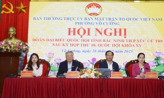 Phó Thủ tướng Thường trực Chính phủ Nguyễn Hòa Bình tiếp xúc cử tri tại phường Võ Cường